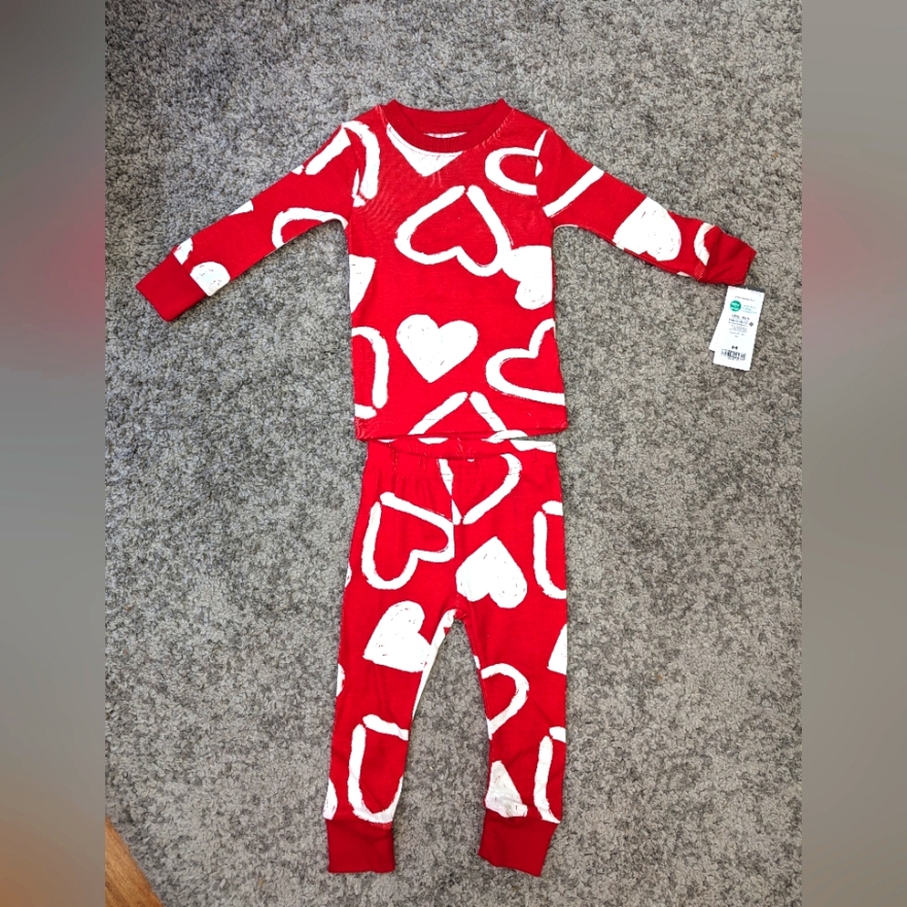 2/$20. Carter's 2pc heart pjs. BNWT. Valentines. Red and white.